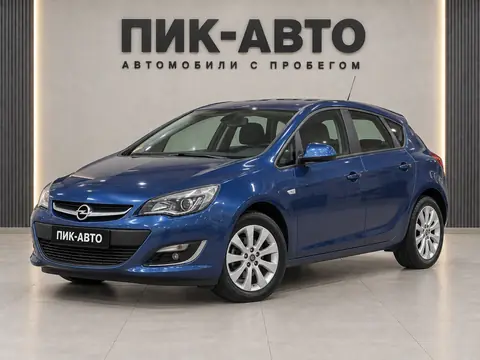 Opel Astra 2013, вид спереди