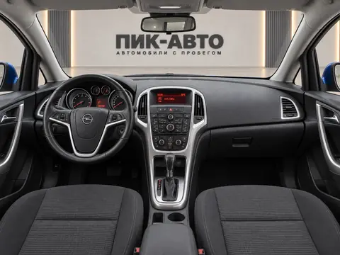Opel Astra 2013, панель приборов