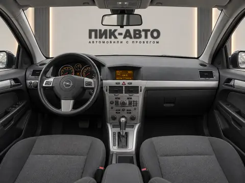 Opel Astra 2009, панель приборов