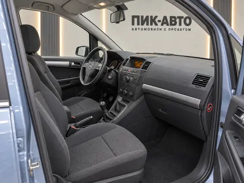Opel Zafira 2008, салон