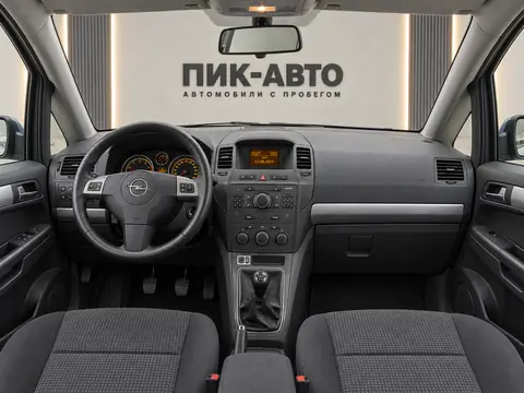 Opel Zafira 2008, панель приборов
