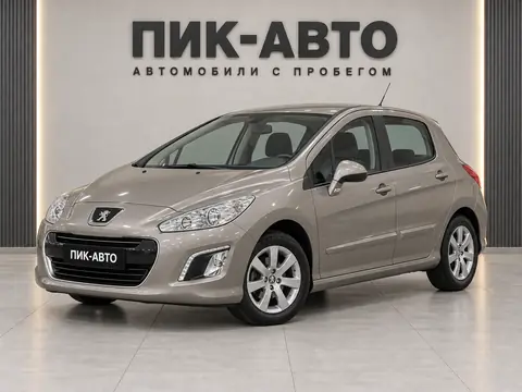 Peugeot 308 2012, вид спереди