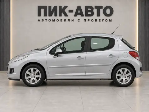 Peugeot 207 2010, вид сбоку