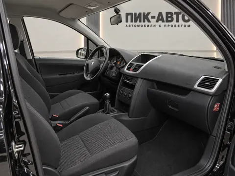 Peugeot 207 2007, салон