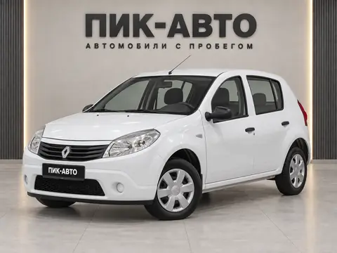 Renault Sandero 2010, вид спереди
