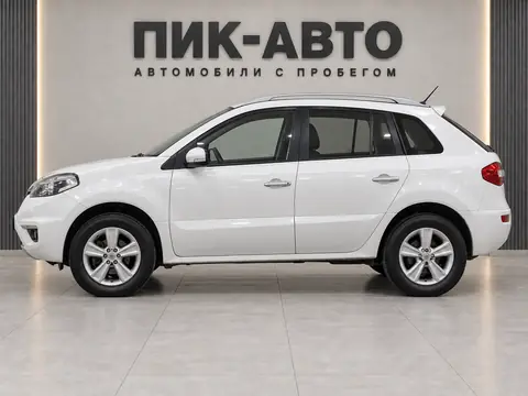 Renault Koleos 2012, вид сбоку