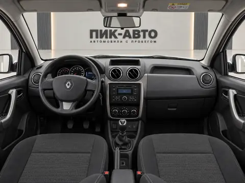 Renault Duster 2019, панель приборов