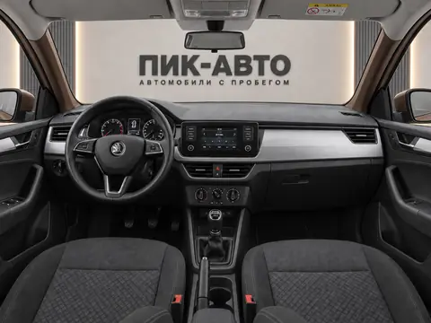 Skoda Rapid 2020, панель приборов