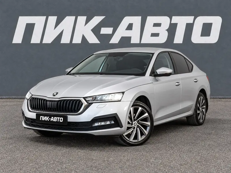 Skoda Octavia 2023 — с пробегом, лифтбек, белый, фото 1