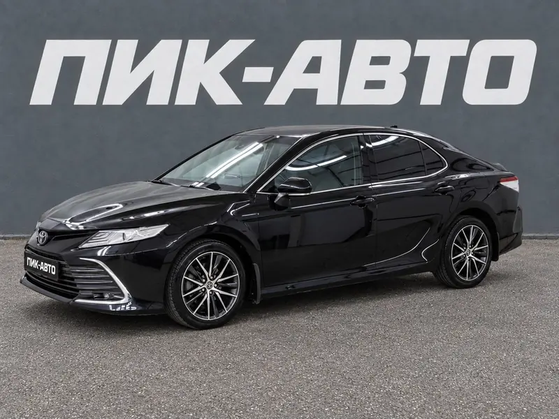 Toyota Camry 2021 — с пробегом, седан, черный, фото 1