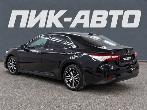 Toyota Camry 2021, фото 3