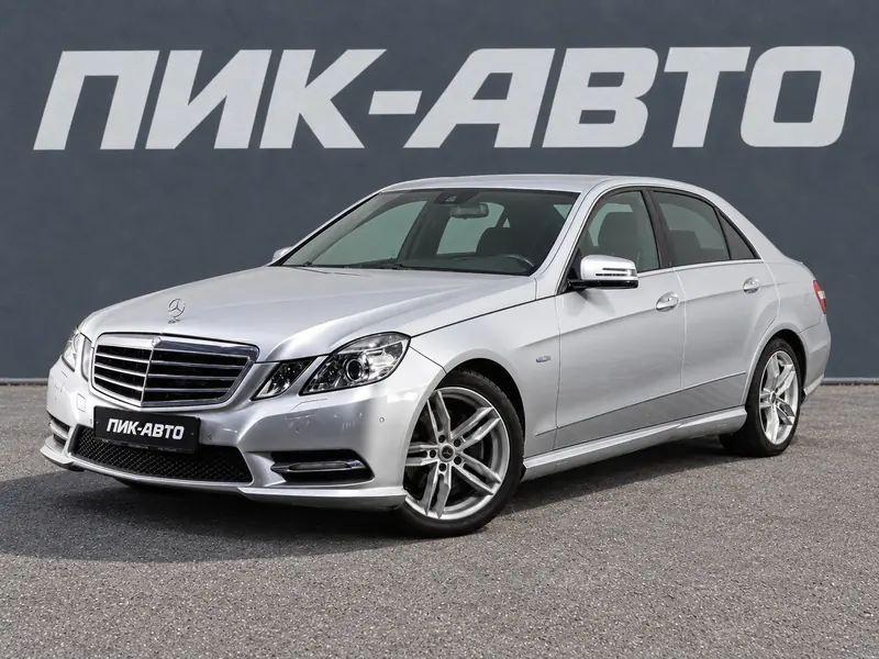 Mercedes-Benz E-Класс 2013 — с пробегом, седан, серебряный, фото 1