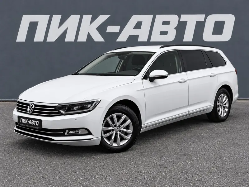 Volkswagen Passat 2018 — с пробегом, универсал, белый, фото 1