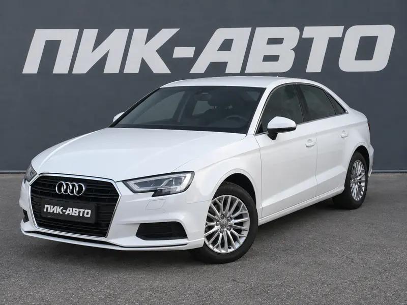 Audi A3 2018 — с пробегом, седан, белый, фото 1