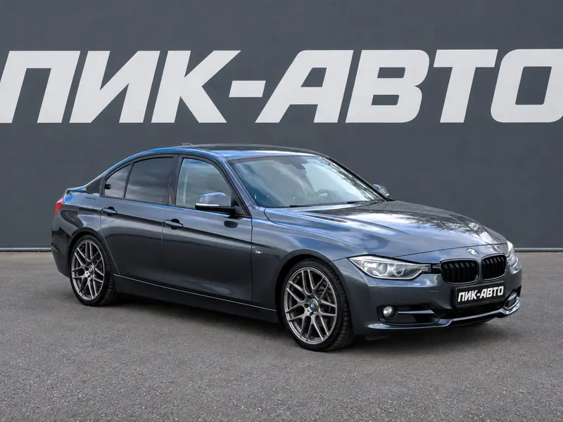 BMW 3 серии 2014 — с пробегом, седан, серый, фото 1