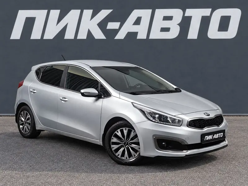 Kia Ceed 2018 — с пробегом, хэтчбек, серебряный, фото 1