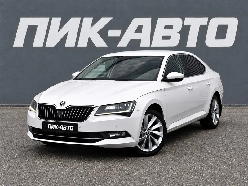 Skoda Superb 2017 — с пробегом, лифтбек, белый, фото 1