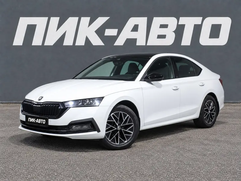 Skoda Octavia 2023 — с пробегом, лифтбек, белый, фото 1