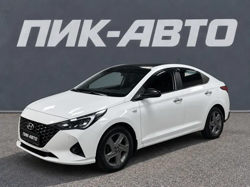 Hyundai Solaris 2022 — с пробегом, седан, белый, фото 1
