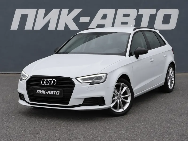 Audi A3 2018 — с пробегом, хэтчбек, белый, фото 1