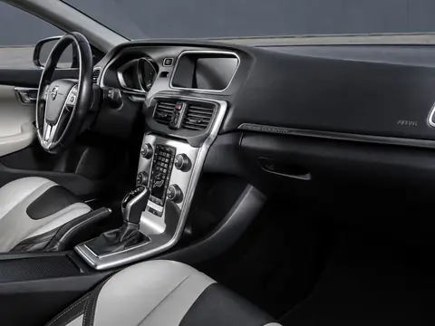 Volvo V40 Cross Country 2017, фото 5