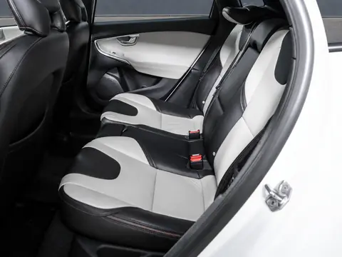 Volvo V40 Cross Country 2017, фото 6