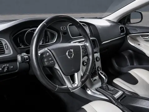 Volvo V40 Cross Country 2017, фото 8