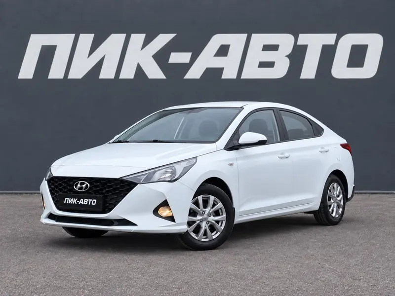 Hyundai Solaris 2022 — с пробегом, седан, белый, фото 1