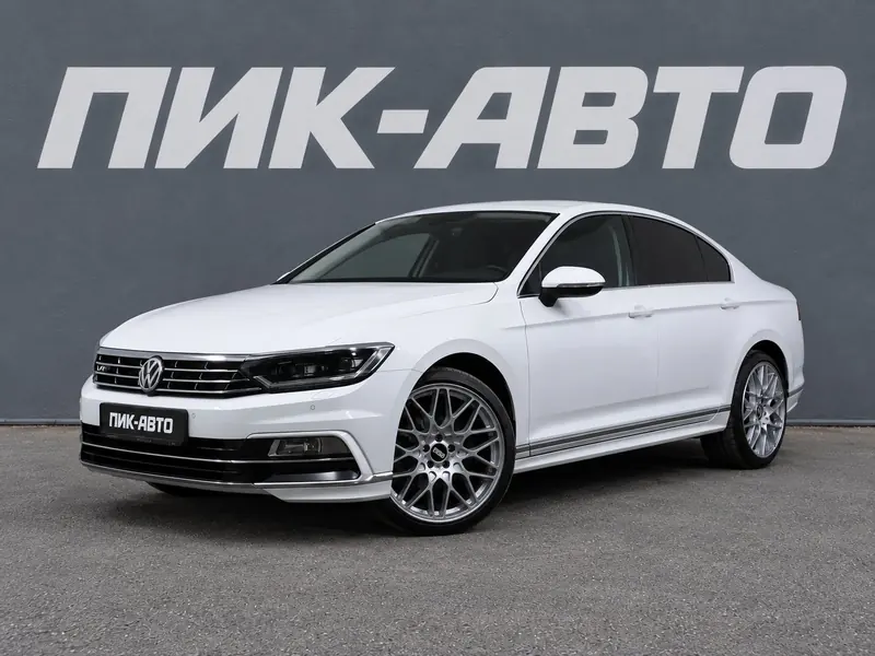 Volkswagen Passat 2018 — с пробегом, седан, белый, фото 1