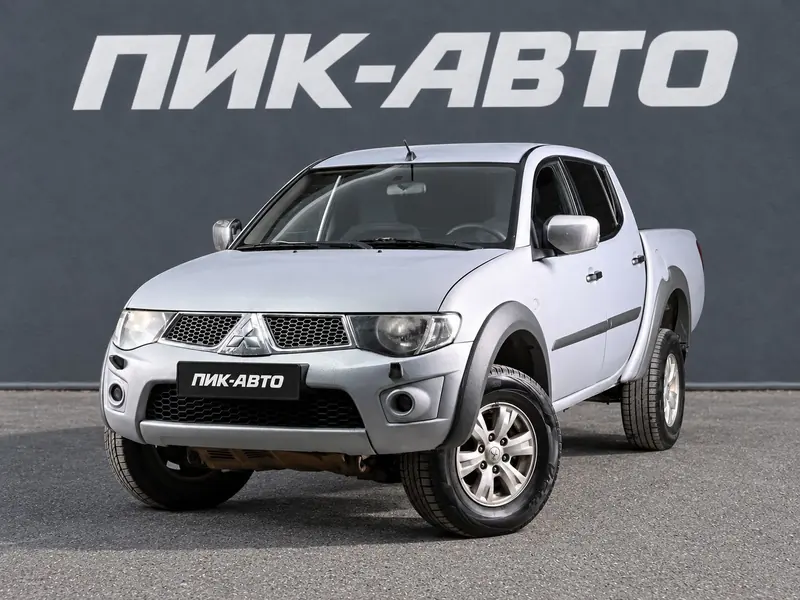 Mitsubishi L200 2014 — с пробегом, пикап, серебряный, фото 1