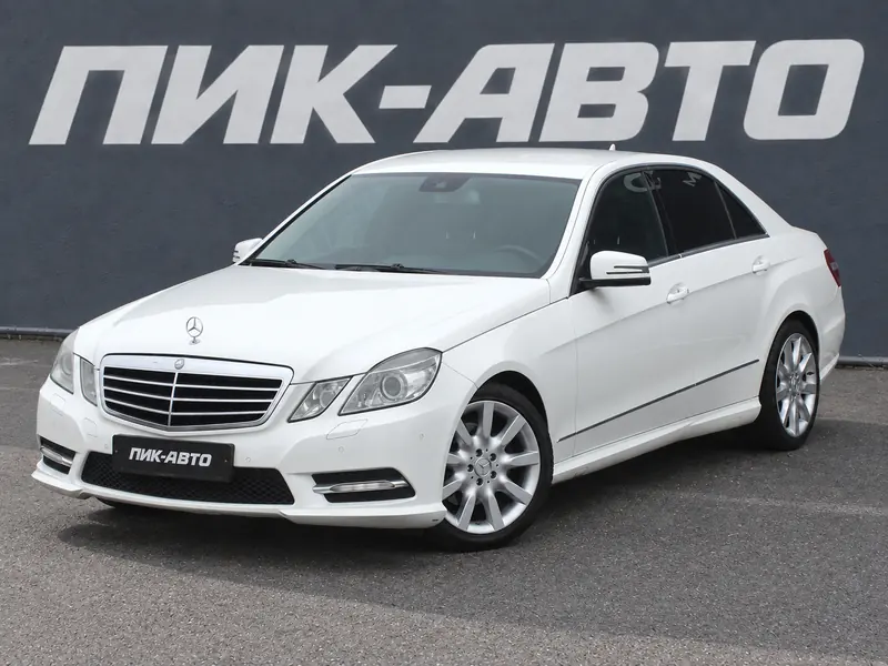 Mercedes-Benz E-Класс 2013 — с пробегом, седан, белый, фото 1