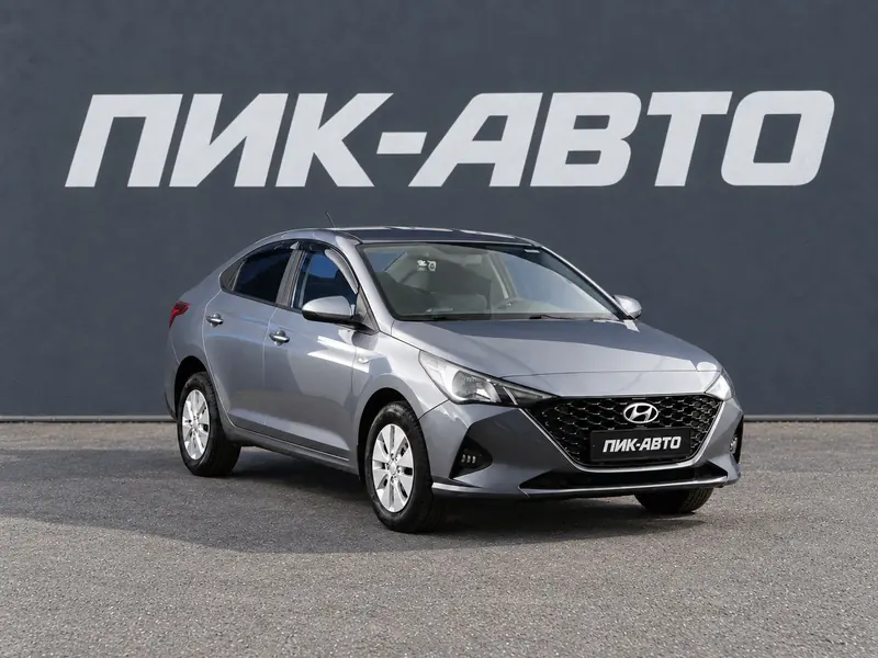 Hyundai Solaris 2022 — с пробегом, седан, серый, фото 1
