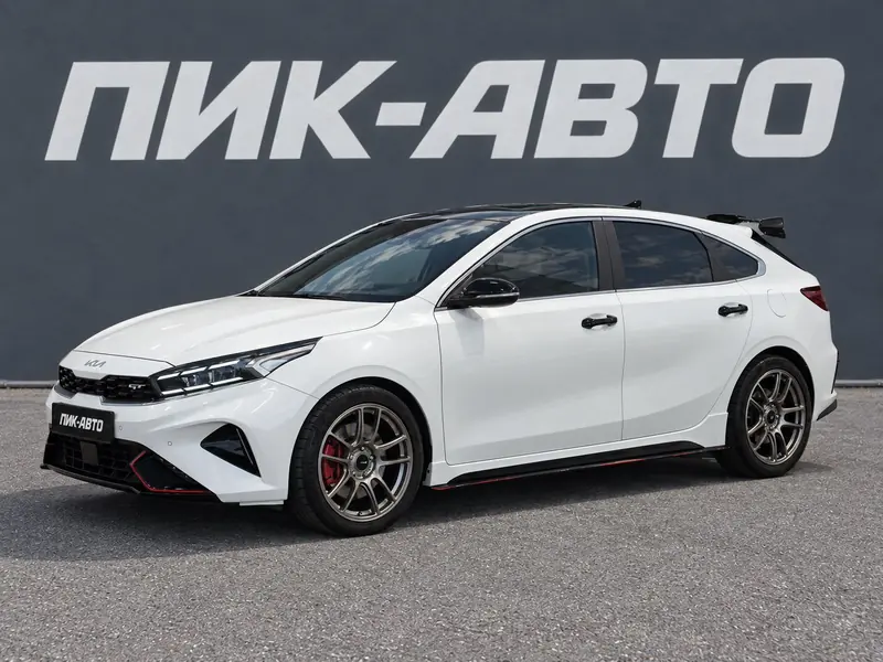 Kia K3 2023 — с пробегом, хэтчбек, белый, фото 1