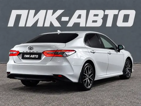 Toyota Camry 2021, фото 3