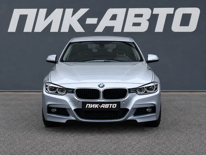 BMW 3 серии 2018 — с пробегом, седан, серебряный, фото 1