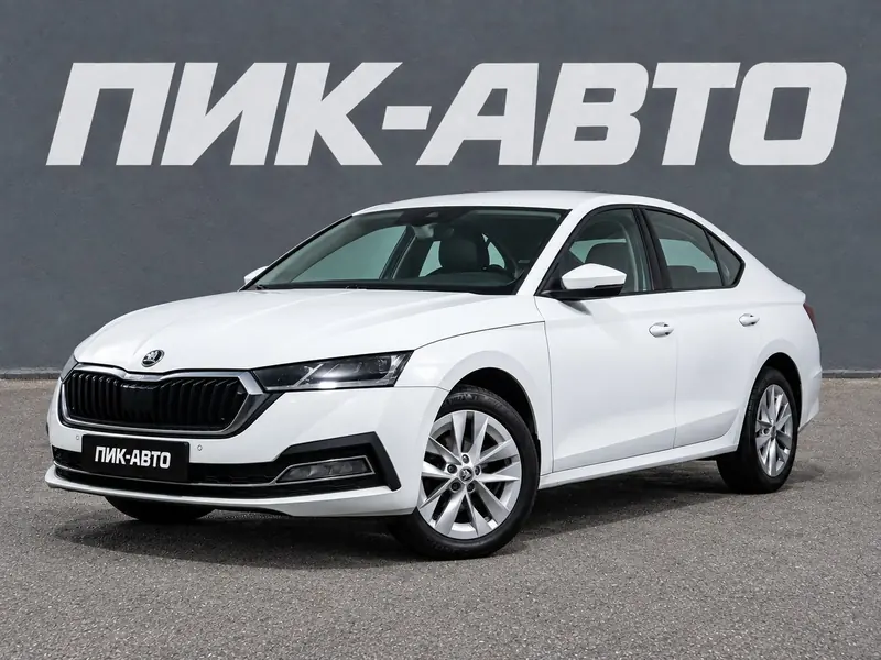 Skoda Octavia 2023 — с пробегом, лифтбек, белый, фото 1