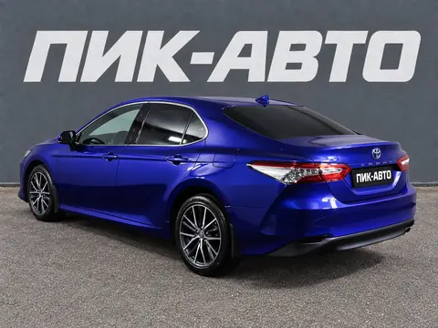 Toyota Camry 2021, фото 3