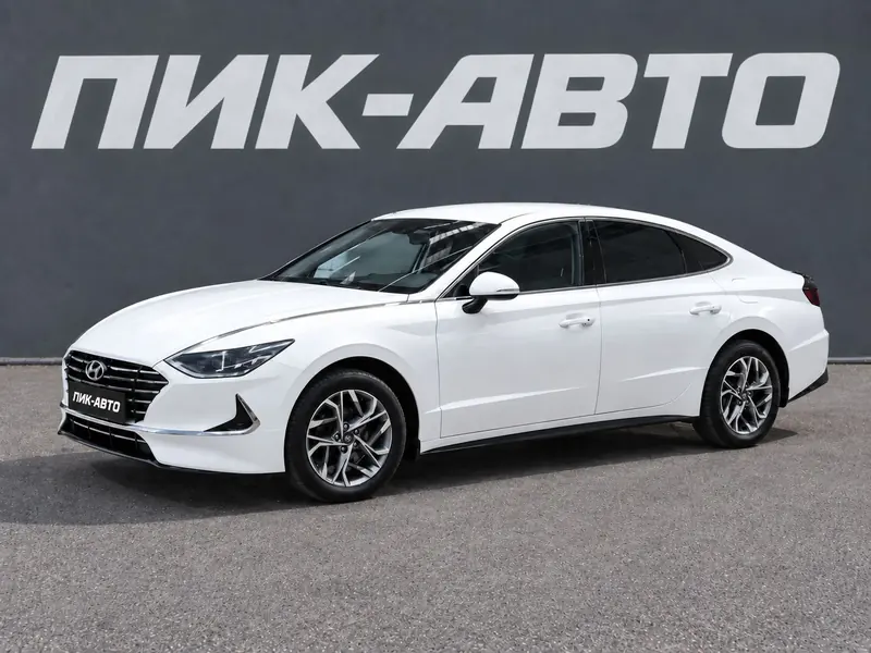 Hyundai Sonata 2021 — с пробегом, седан, белый, фото 1