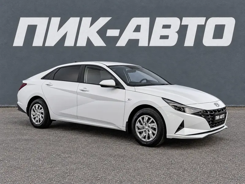 Hyundai Elantra 2022 — с пробегом, седан, белый, фото 1