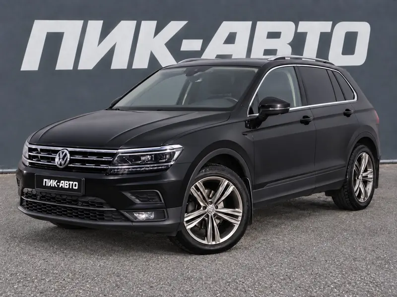 Volkswagen Tiguan 2019 — с пробегом, внедорожник, черный, фото 1