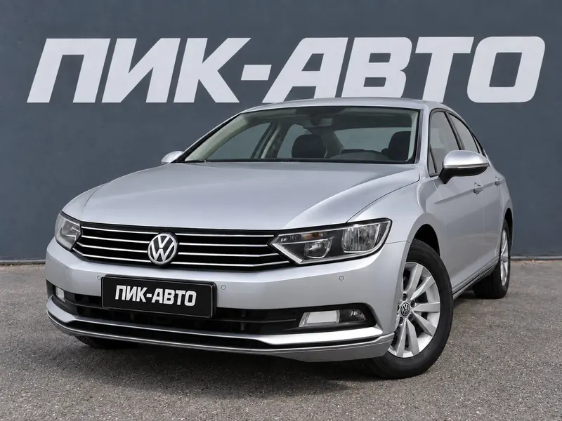 Volkswagen Passat 2018 — с пробегом, седан, серебряный, фото 1
