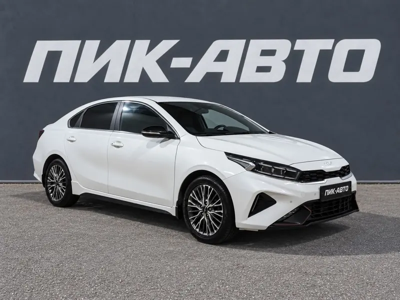 Kia Cerato 2022 — с пробегом, седан, белый, фото 1