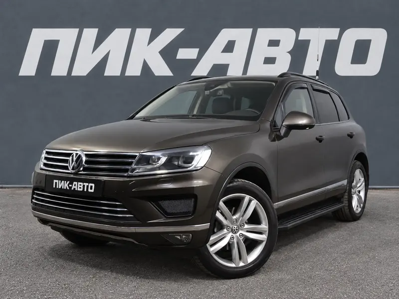 Volkswagen Touareg 2015 — с пробегом, внедорожник, коричневый, фото 1