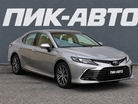 Toyota Camry 2021, фото 2