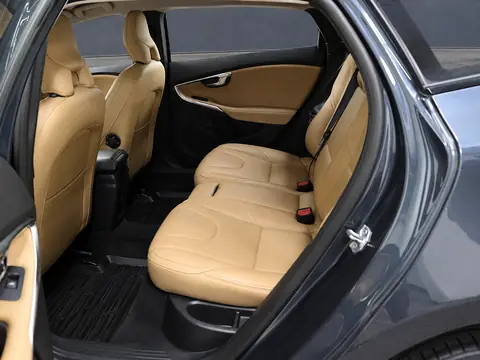 Volvo V40 Cross Country 2016, фото 8