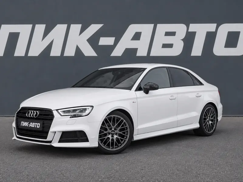 Audi A3 2018 — с пробегом, седан, белый, фото 1