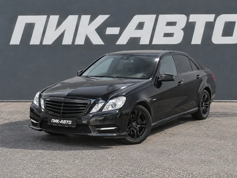 Mercedes-Benz E-Класс 2013 — с пробегом, седан, черный, фото 1