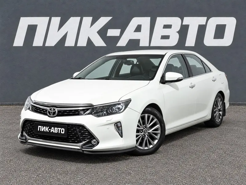 Toyota Camry 2017 — с пробегом, седан, белый, фото 1