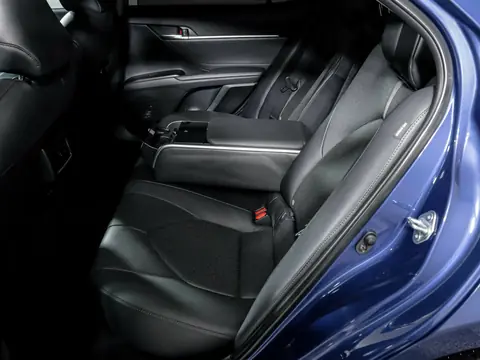 Toyota Camry 2021, фото 6